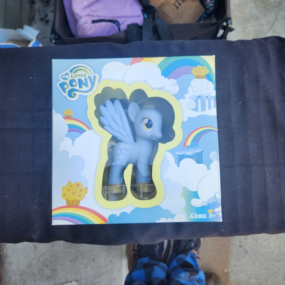 SDCC 2012 Derpy Hooves – Signed by MLP:FiM Storyboard Artist – Includes COA - Picture 5 of 10